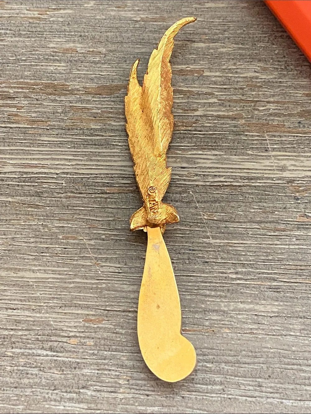 5/$10❤️❤️❤️Vintage LUXURY by “TAN” 24k Plated Spreader